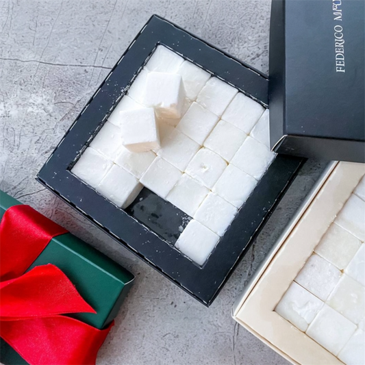 Dovanų rinkinys: Kvapnusis vaškas 472, žvakidė, kava