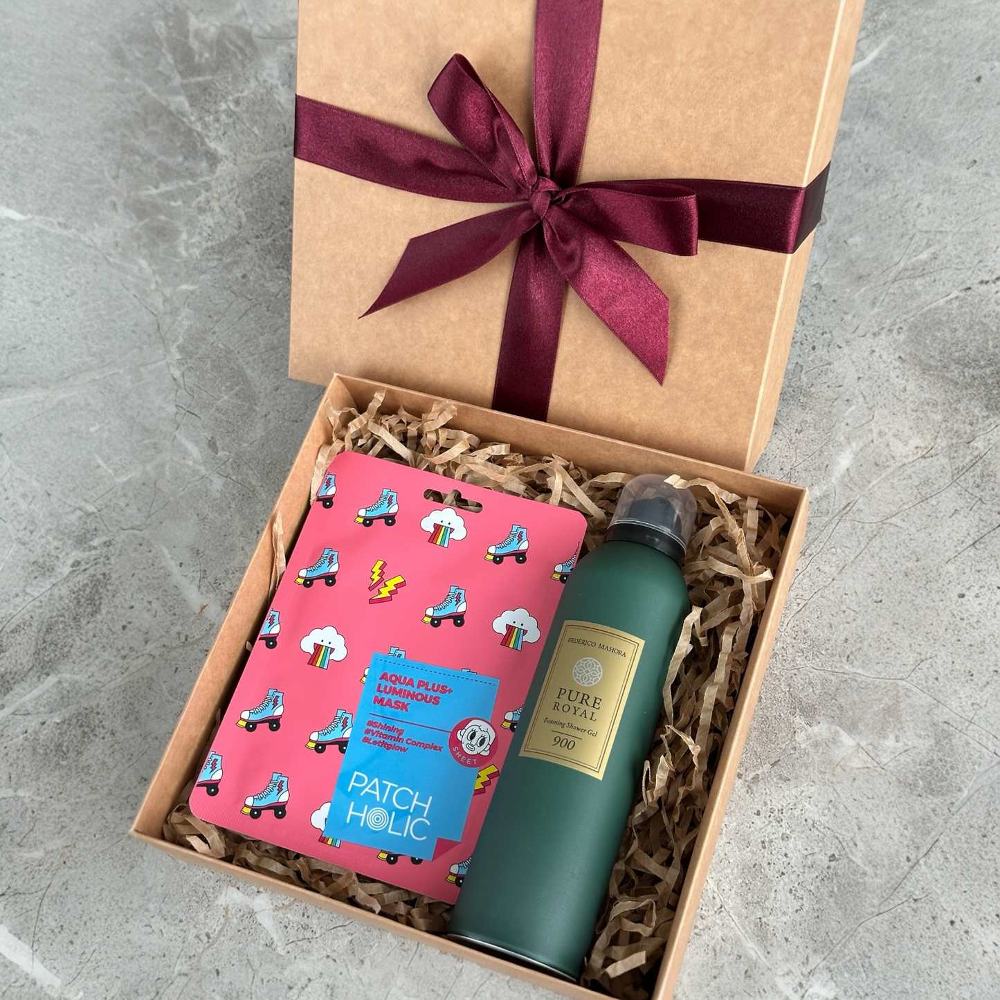 Dovanų rinkinys: Dušo putos + veido kaukė