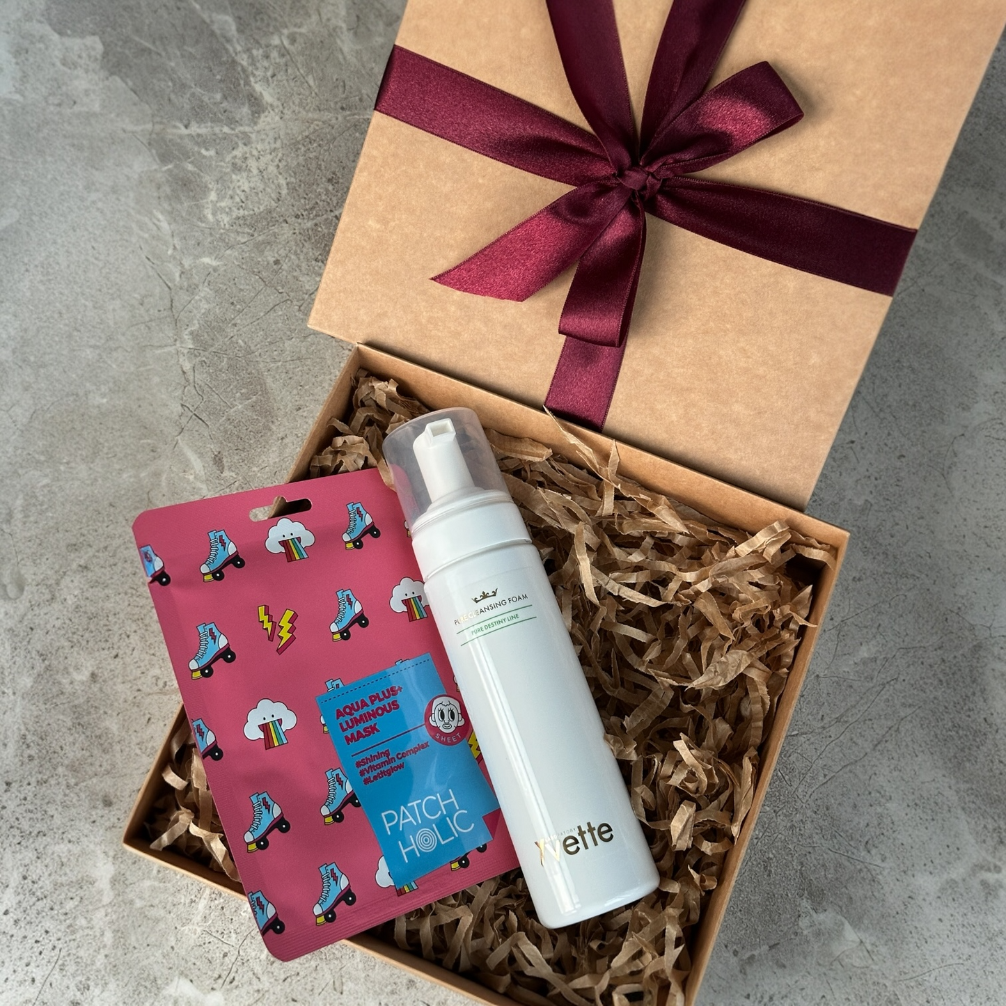 Dovanų rinkinys: Veido putų prausiklis + veido kaukė