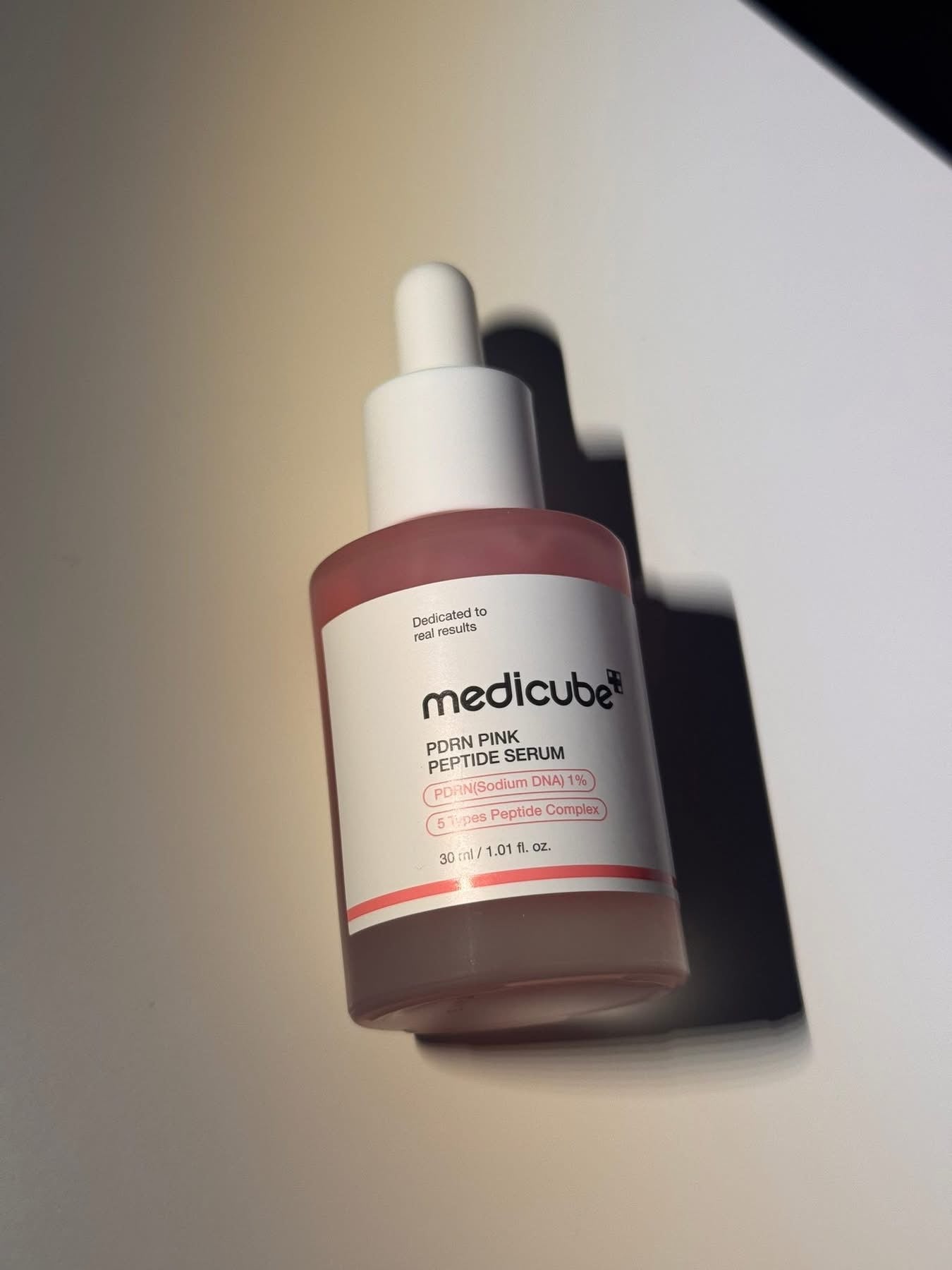 Medicube PDRN Pink Peptide Serum - veido serumas su peptidais