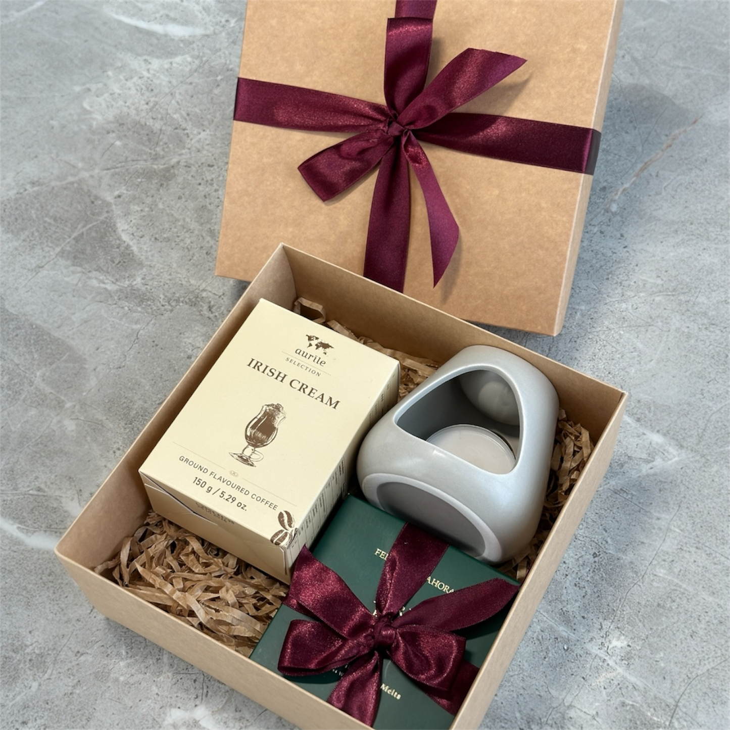 Dovanų rinkinys: Kvapnusis vaškas 900, žvakidė, kava