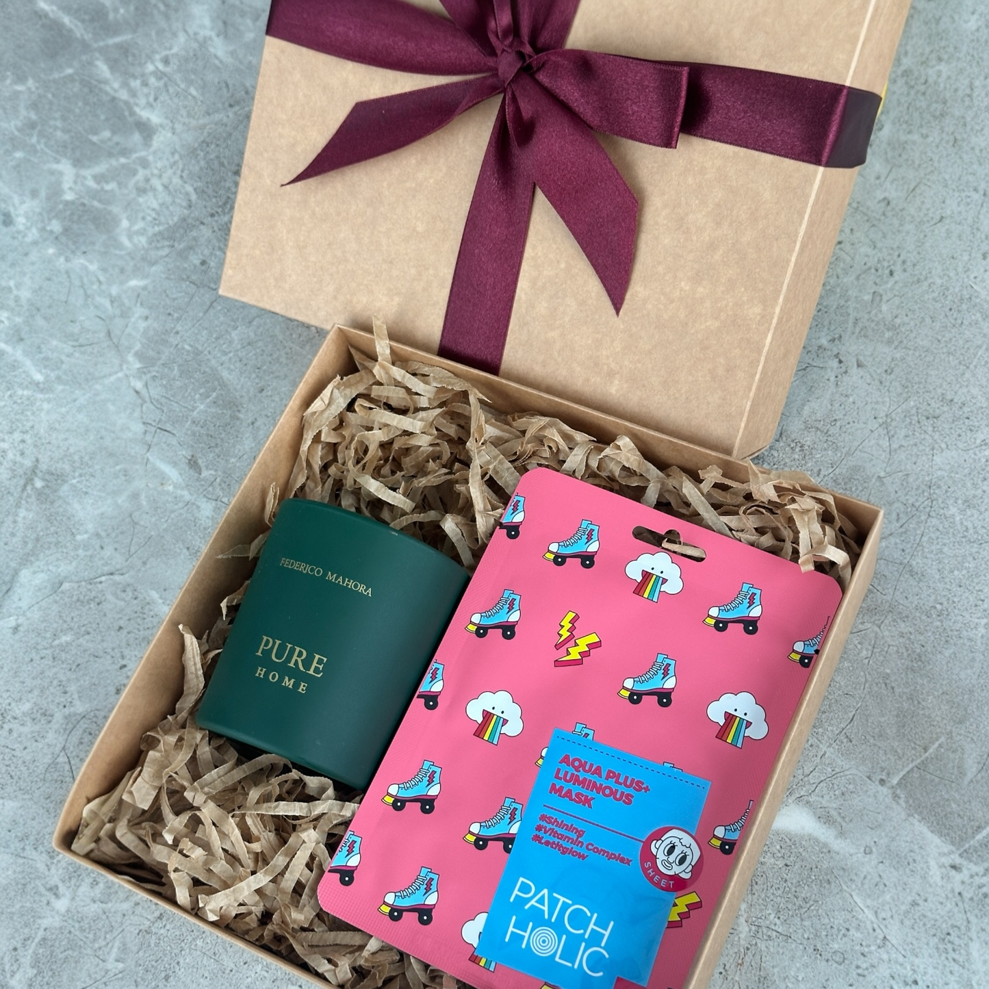 Dovanų rinkinys: kvapni žvakė + veido kaukė