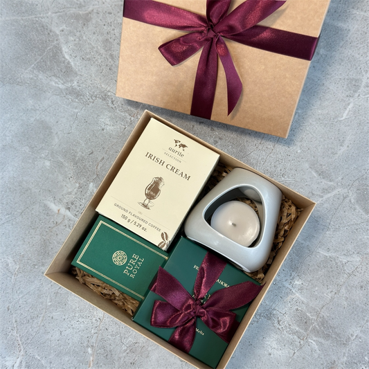 Dovanų rinkinys: Kvapnusis vaškas 900, žvakidė, kava, degtukai