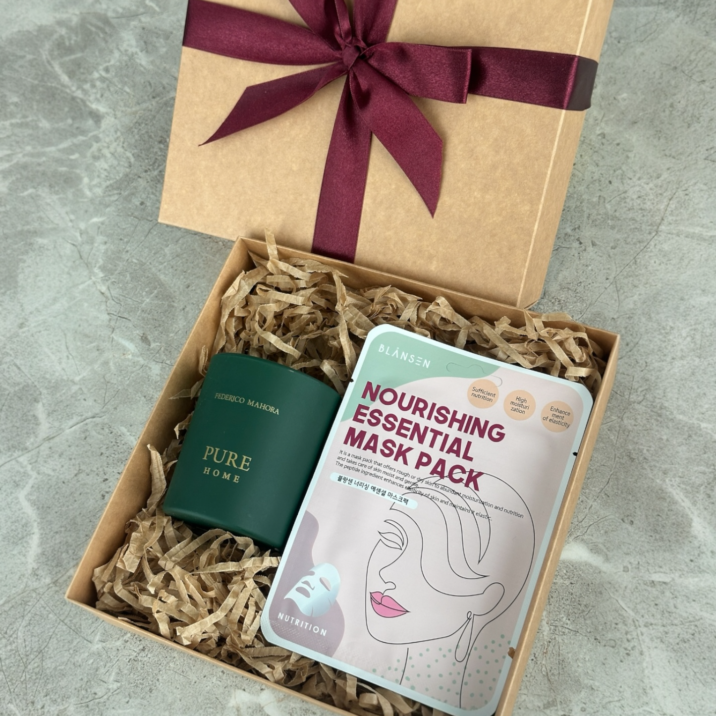 Dovanų rinkinys: kvapni žvakė + veido kaukė