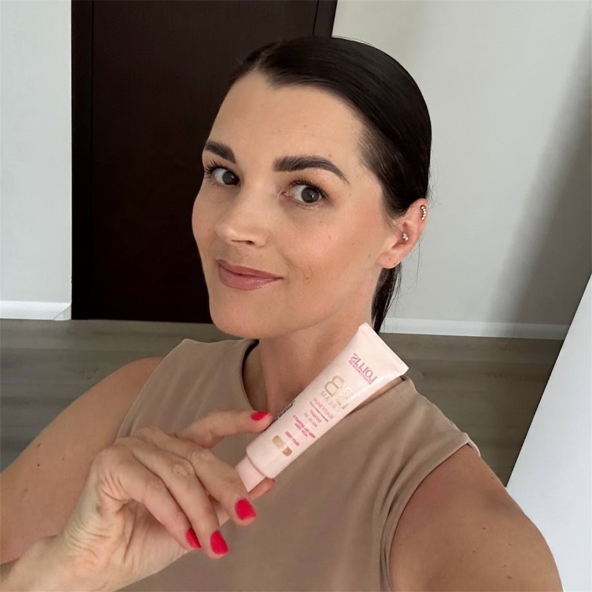 LOLLIS BB veido kremas su spalva LIGHT atspalvio