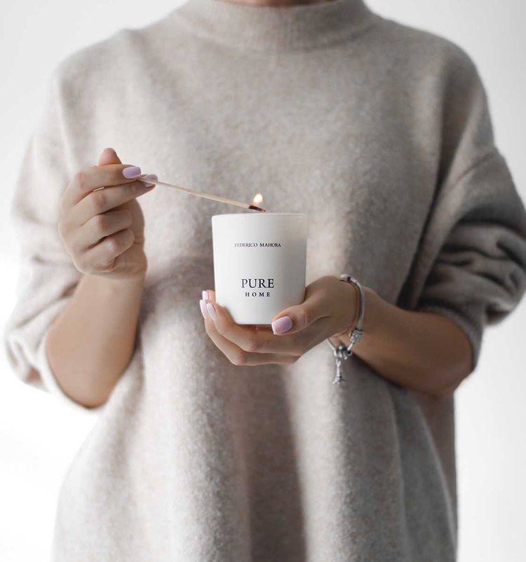 Dovanų rinkinys: kvapni žvakė + dekoratyviniai degtukai