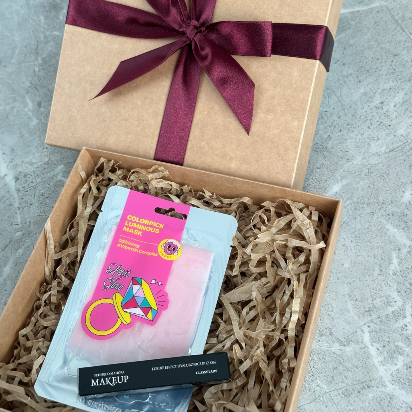 Dovanų rinkinys: Lūpų blizgis Classy Lady + veido kaukė