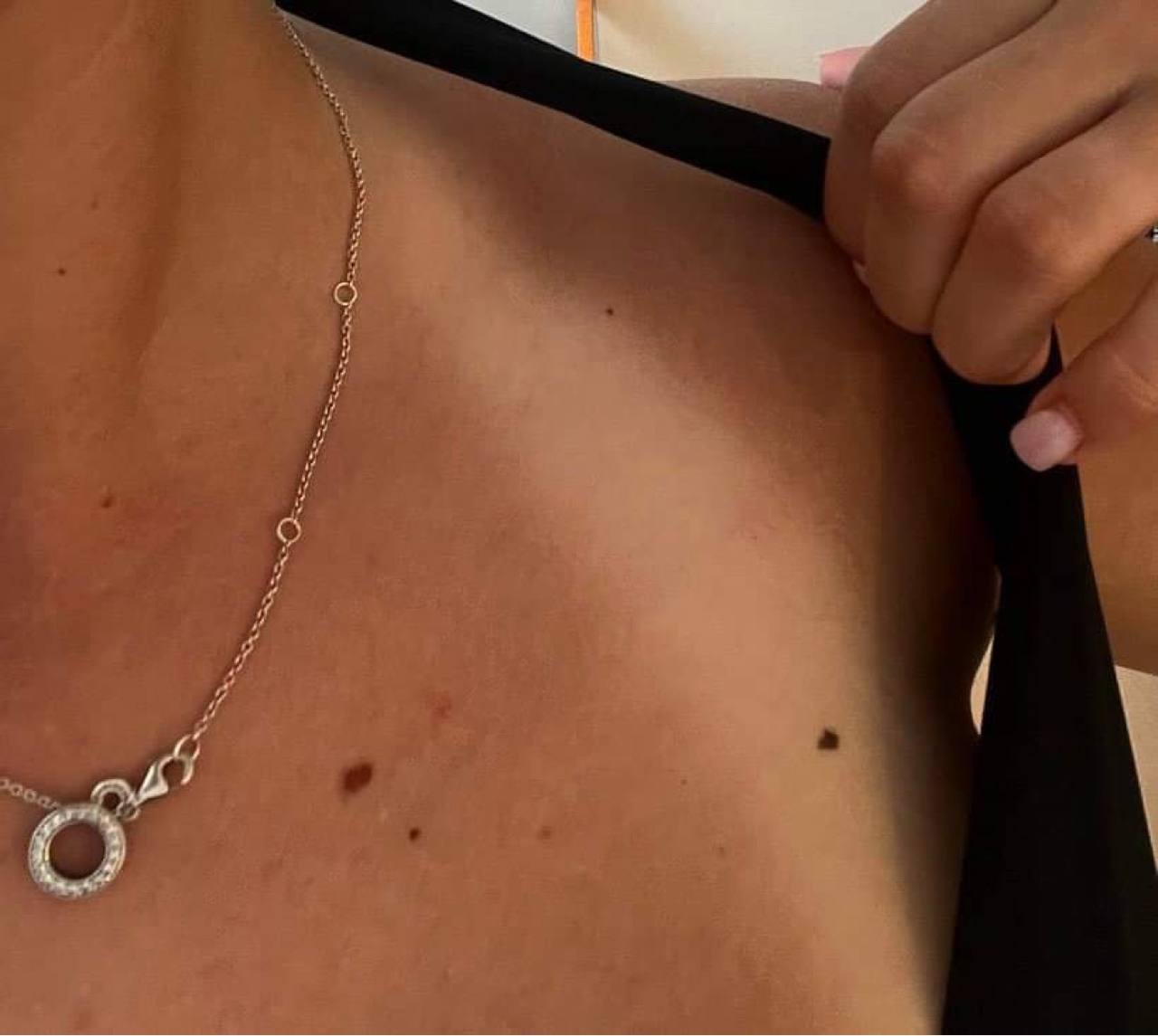 Dovanų rinkinys: Kvapni kūno ir plaukų dulksna + įdegį skatinanti priemonė su SPF10