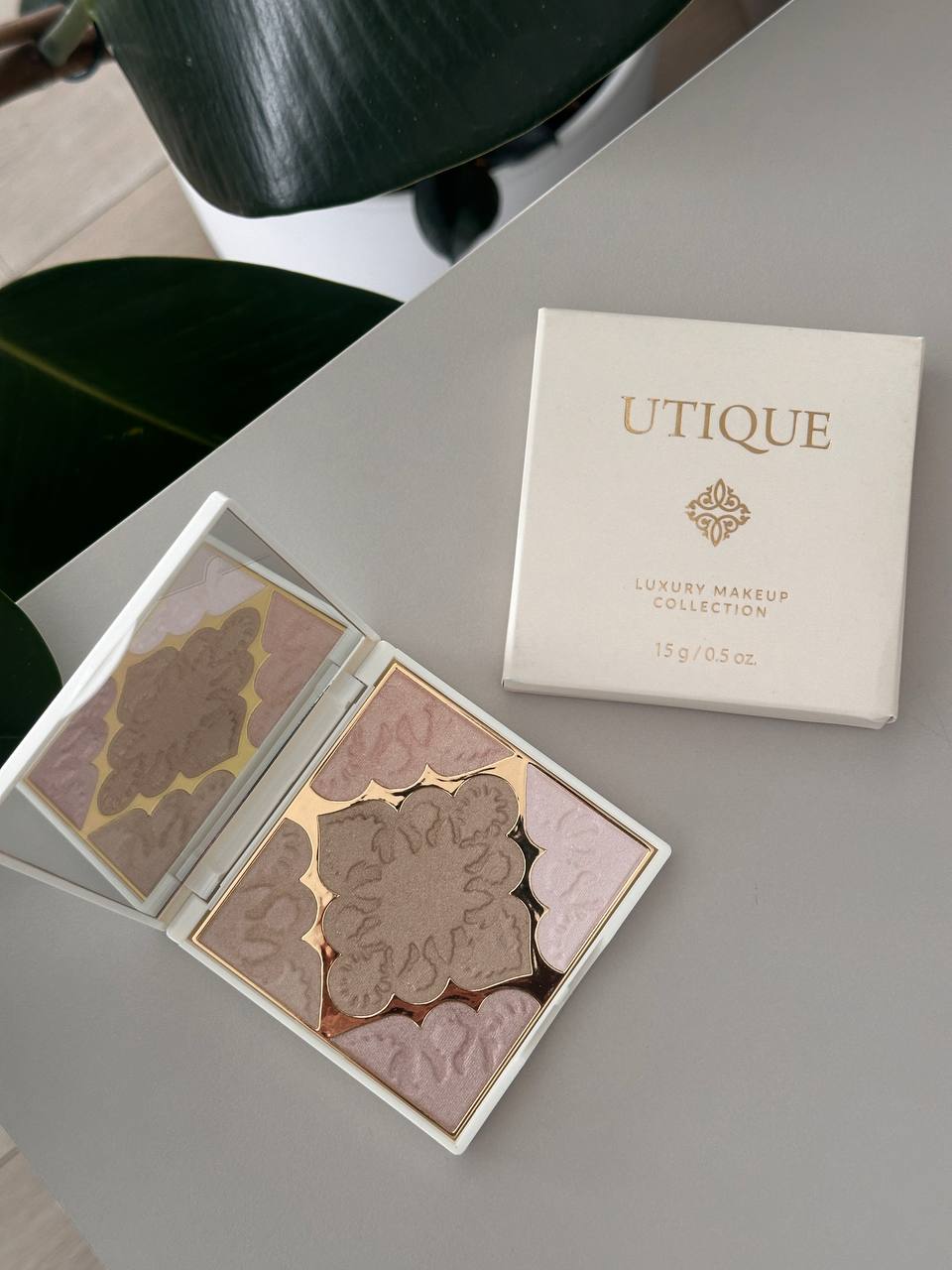 UTIQUE highliter švytėjimo suteikianti pudros paletė GLASS SKIN