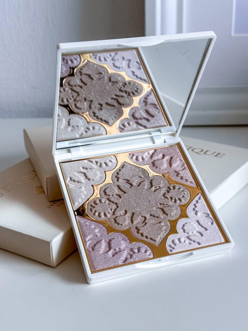 UTIQUE highliter švytėjimo suteikianti pudros paletė GLASS SKIN