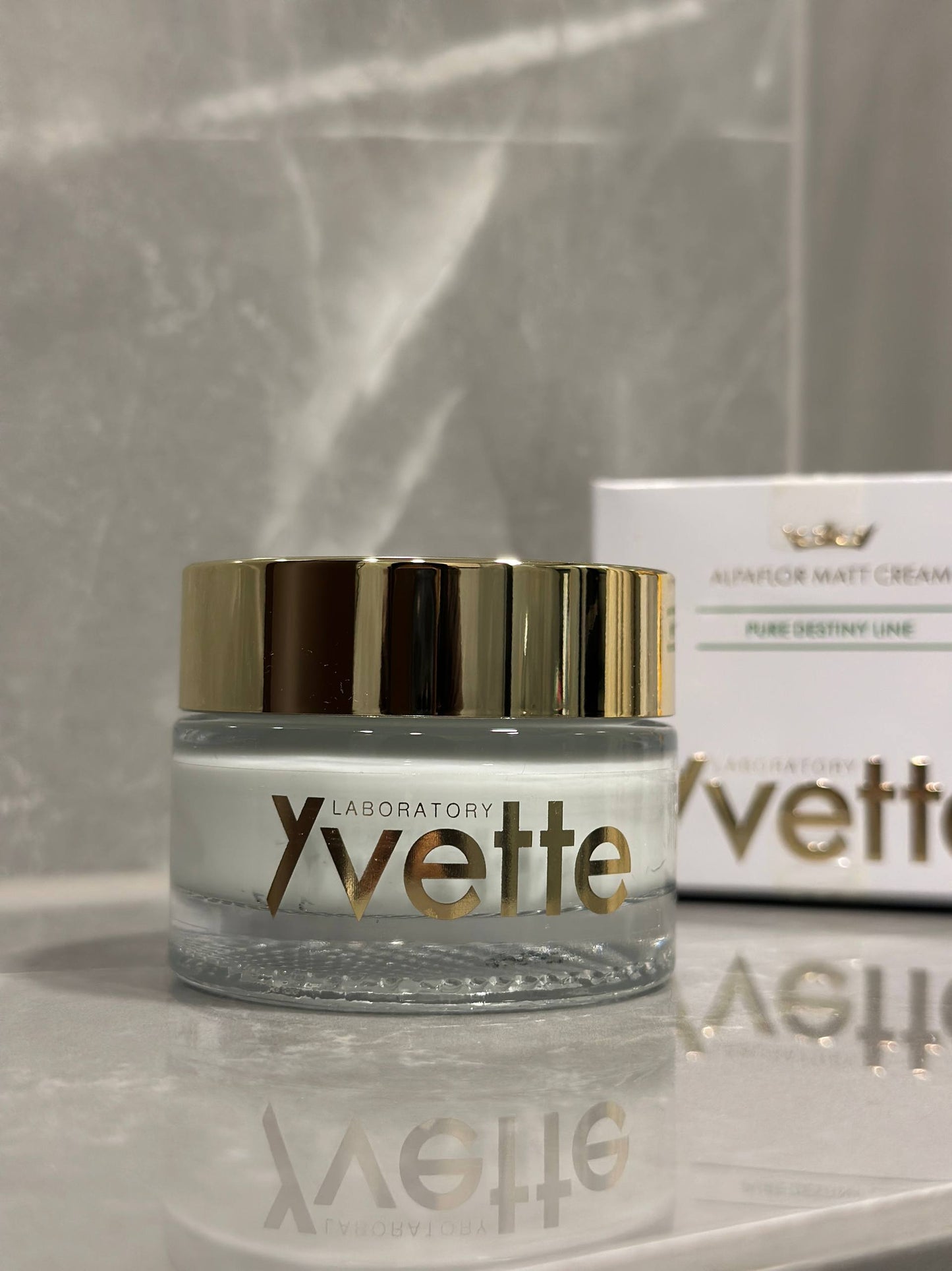 YVETTE Alpaflor balansuojantis matinis kremas