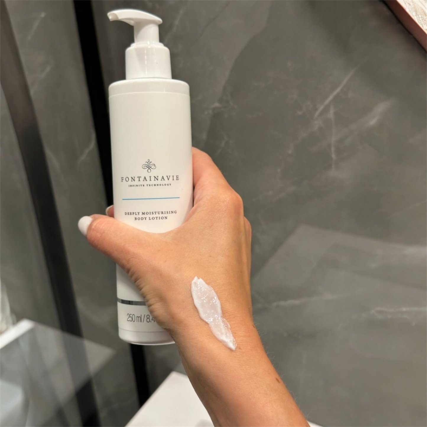 FONTAINAVIE giliai drėkinantis kūno losjonas 250 ml