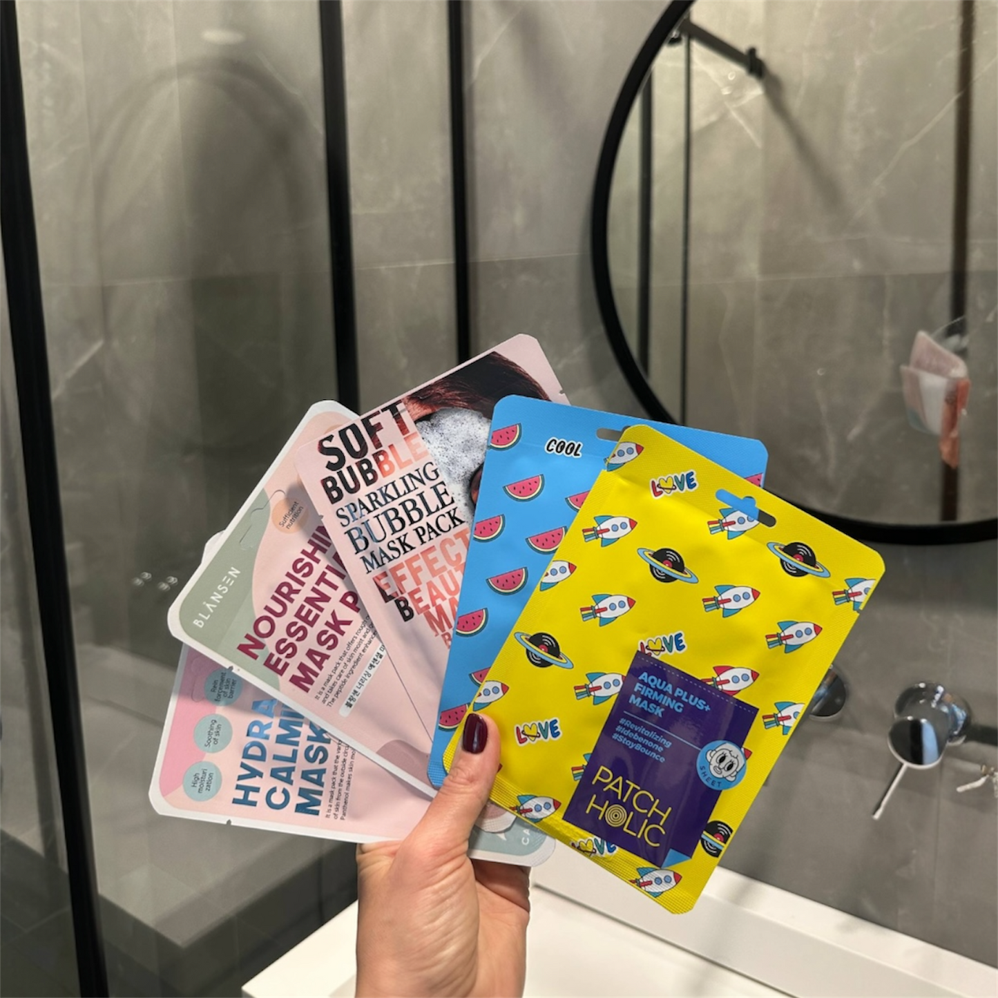 3 skirtingų korejietiškų lakštinių veido kaukių rinkinys