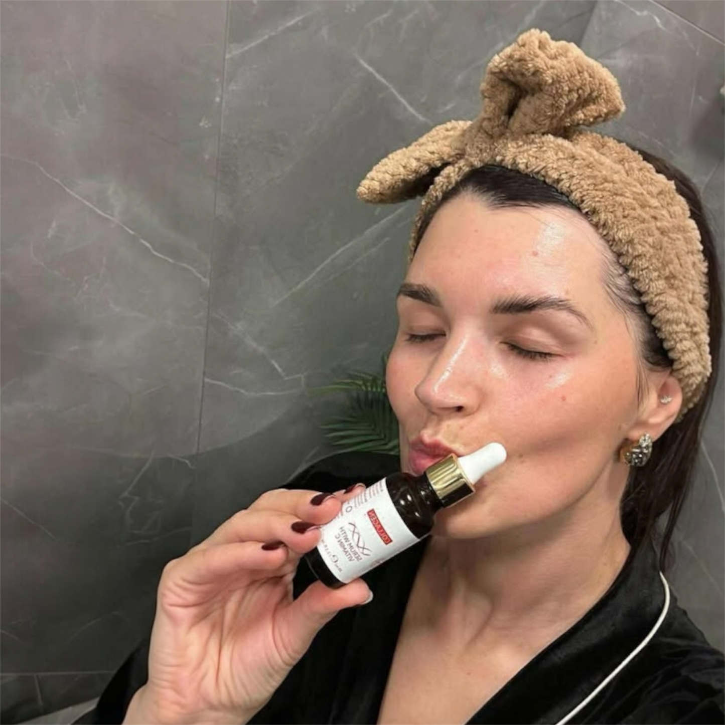 INVENTIA kolageno šviesinantis serumas su vitaminu C veidui