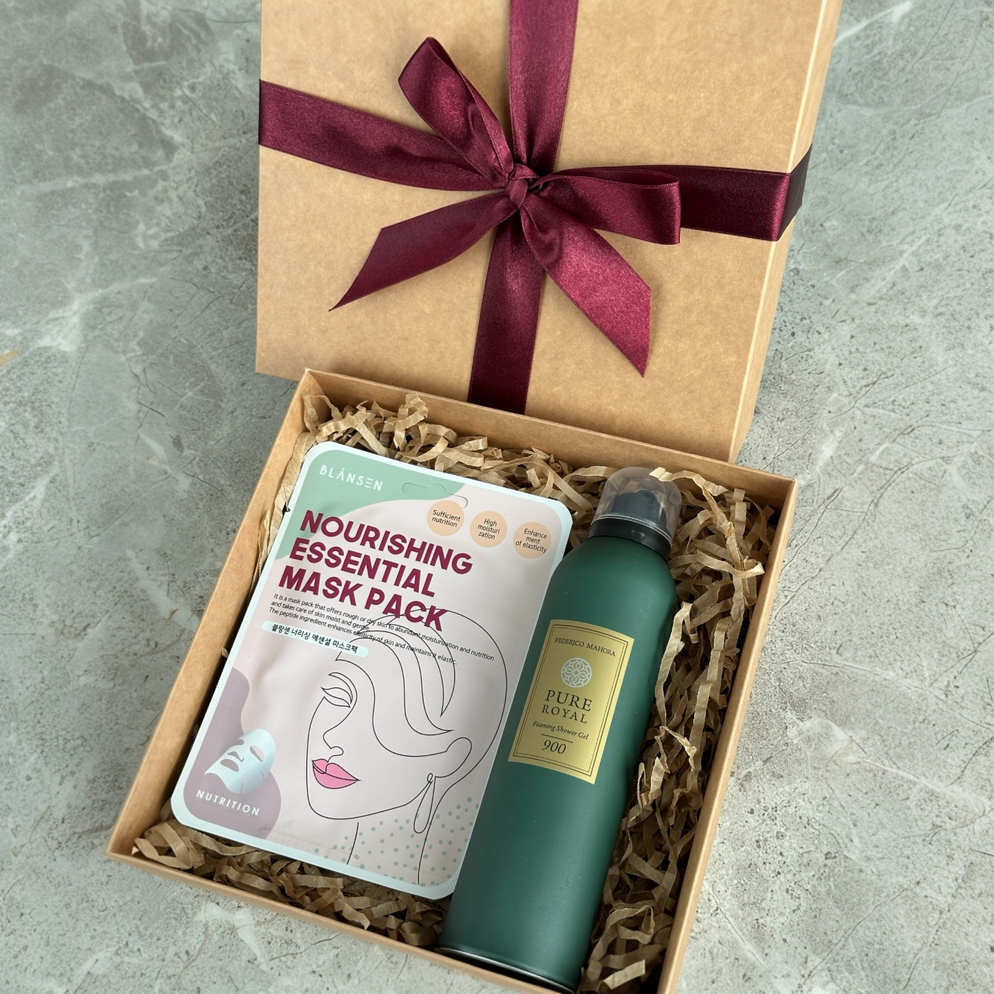 Dovanų rinkinys: Dušo putos + veido kaukė