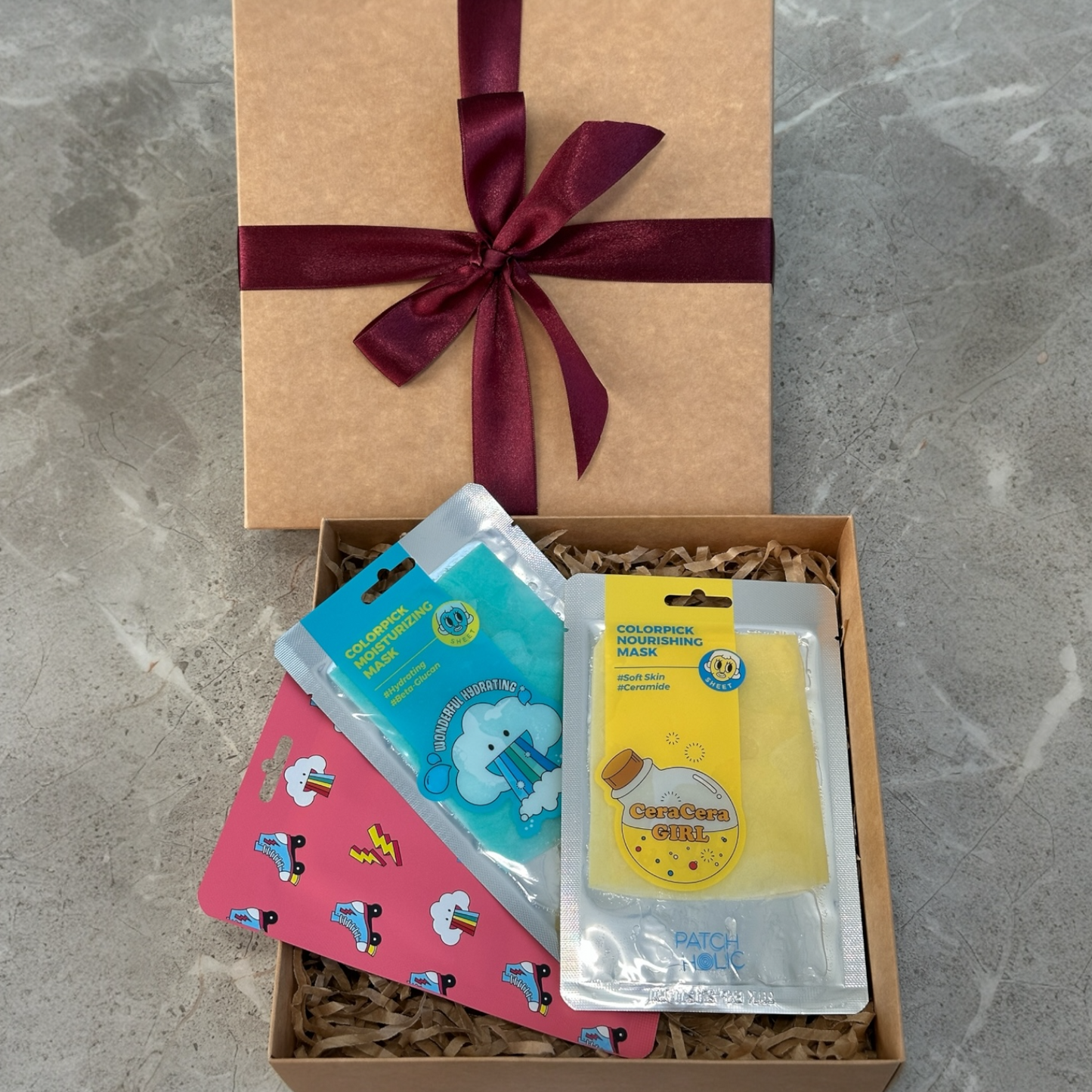 3 skirtingų korejietiškų lakštinių veido kaukių rinkinys