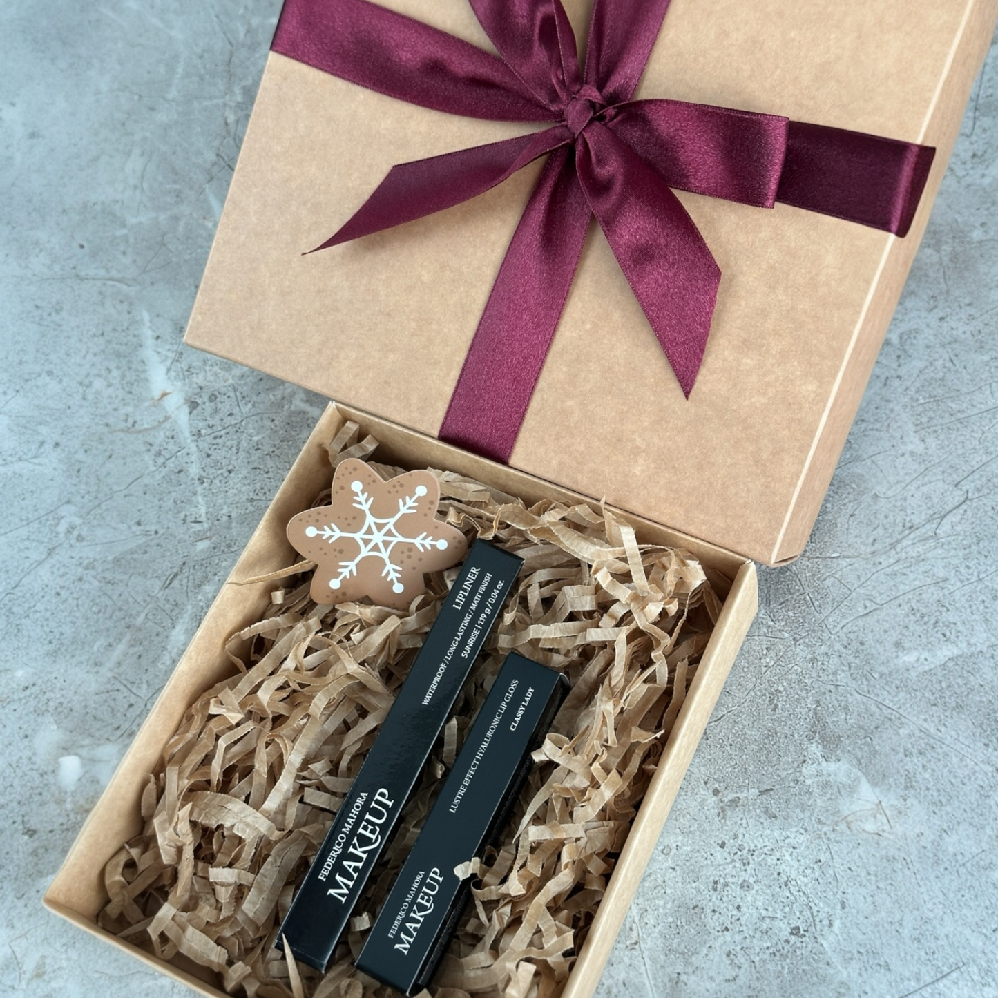 Dovanų rinkinys: Lūpų pieštukas + lūpų blizgis Classy Lady