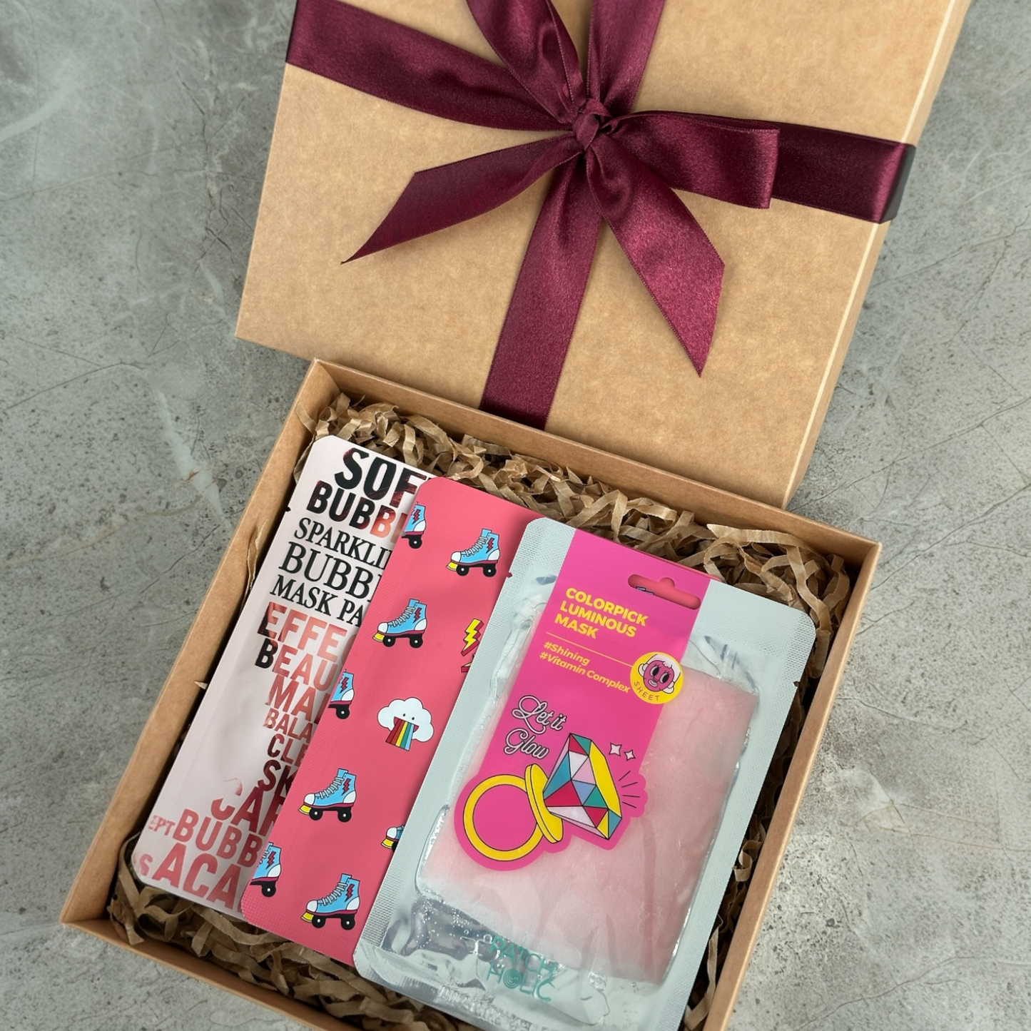 3 skirtingų korejietiškų lakštinių veido kaukių rinkinys