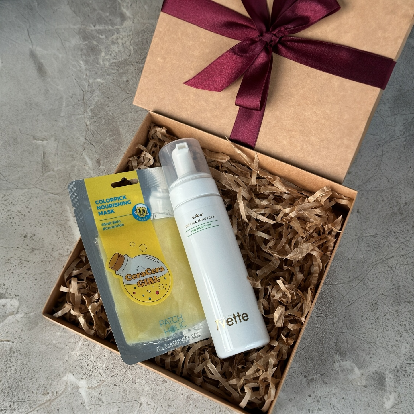 Dovanų rinkinys: Veido putų prausiklis + veido kaukė