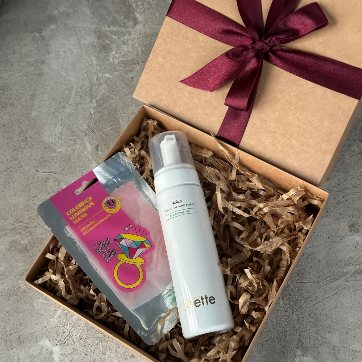 Dovanų rinkinys: Veido putų prausiklis + veido kaukė