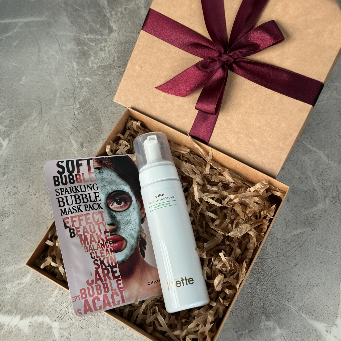 Dovanų rinkinys: Veido putų prausiklis + veido kaukė