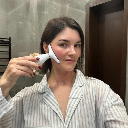 Veidą modeliuojantis LED prietaisas "Emisi"